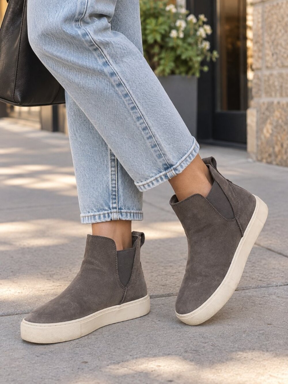 UGG Mauna 1120696 Women's 8.5 Gray Suede Chelsea Sneaker Slip On Ankle Boots
